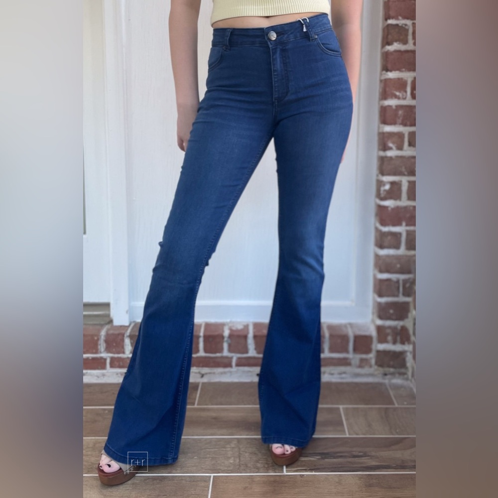 1822 Denim 34" Tall Mid-Rise Flare Jean in Queens Wash